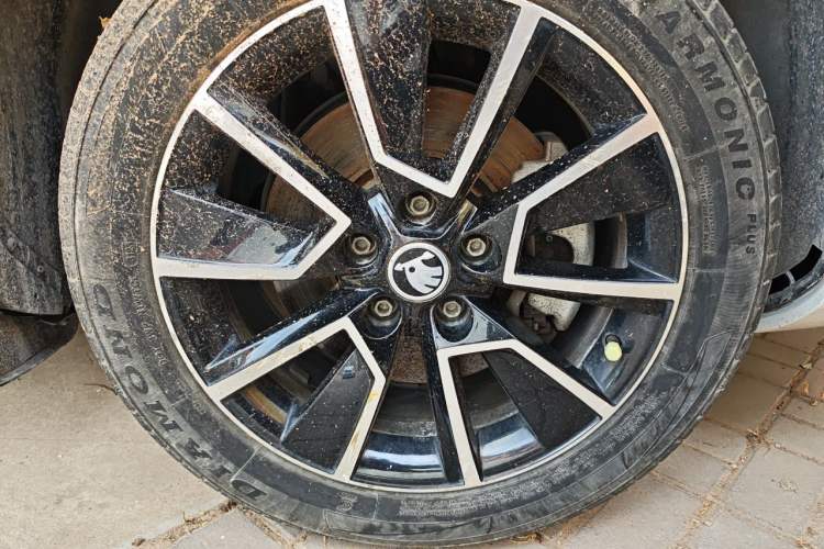 Used Skoda Karoq 2022 TSI280 Luxury Edition Right Front Wheel Hub