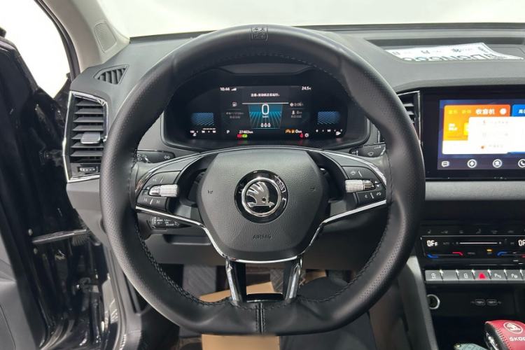 Used Skoda Karoq 2023 TSI280 Luxury Edition Interior 2