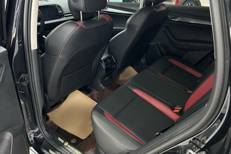 Used Skoda Karoq 2023 TSI280 Luxury Edition Interior 5