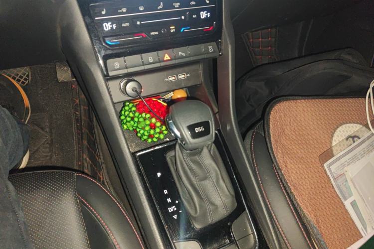 Used Skoda Karoq 2023 TSI280 Premium Edition Gear Lever