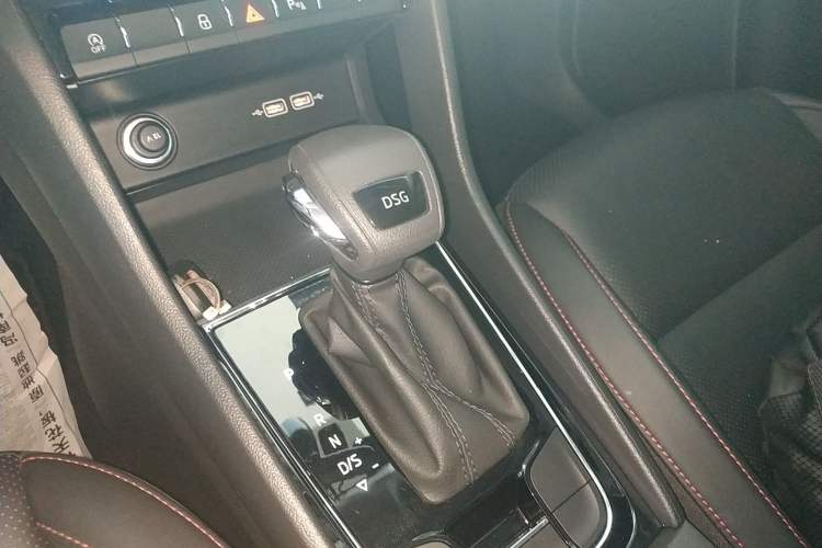 Used Skoda Karoq 2023 TSI280 Premium Edition Gear Lever