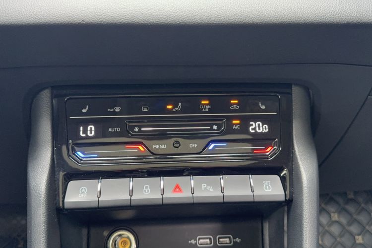 Used Skoda Karoq 2023 TSI280 Premium Edition Interior 14