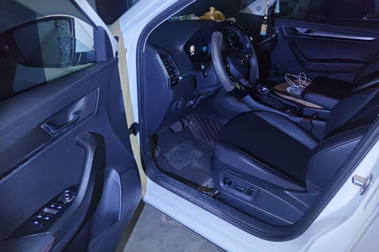 Used Skoda Karoq 2023 TSI280 Premium Edition Interior 3