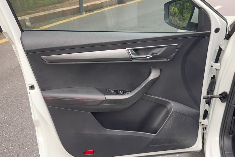 Used Skoda Karoq 2023 TSI280 Premium Edition Interior 6