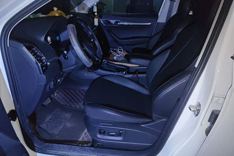 Used Skoda Karoq 2023 TSI280 Premium Edition Left Front Seat