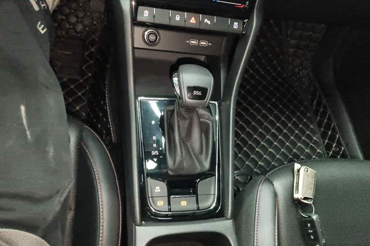 Used Skoda Karoq 2024 TSI280 Premium Edition Gear Lever