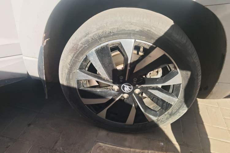 Used Skoda Karoq 2024 TSI280 Luxury Edition Right Front Wheel Hub