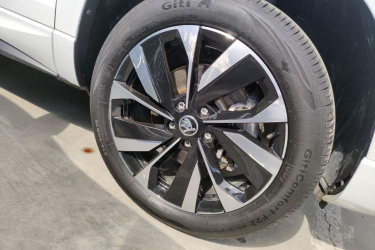 Used Skoda Karoq 2024 TSI280 Luxury Edition Right Front Wheel Hub
