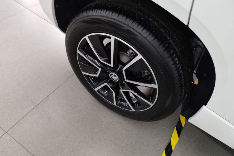 Used Skoda Karoq 2024 TSI280 Premium Edition Right Rear Wheel Hub