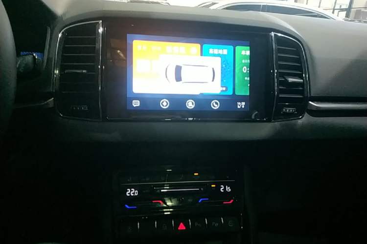 Used Skoda Karoq 2025 TSI280 Luxury Edition Audio And AC Panel