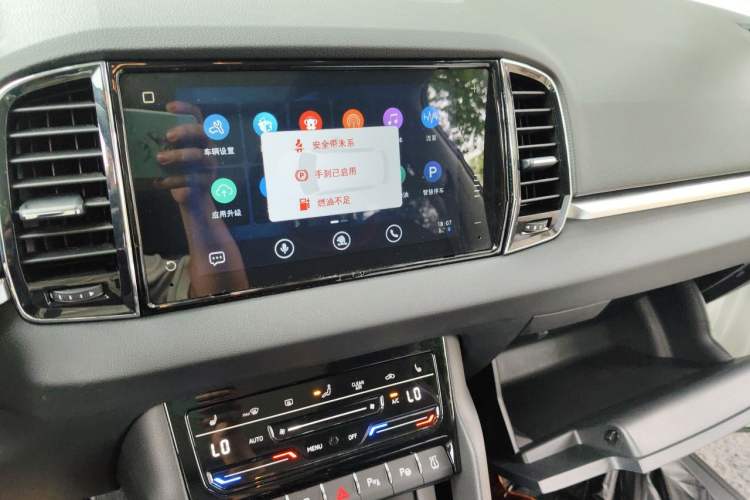 Used Skoda Karoq 2025 TSI280 Luxury Edition Audio And AC Panel