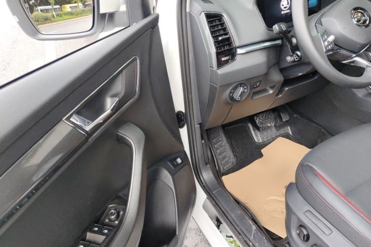 Used Skoda Karoq 2025 TSI280 Luxury Edition Driver Seat