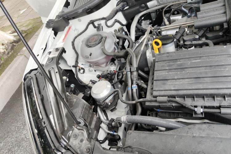 Used Skoda Karoq 2025 TSI280 Luxury Edition Engine Bay Right