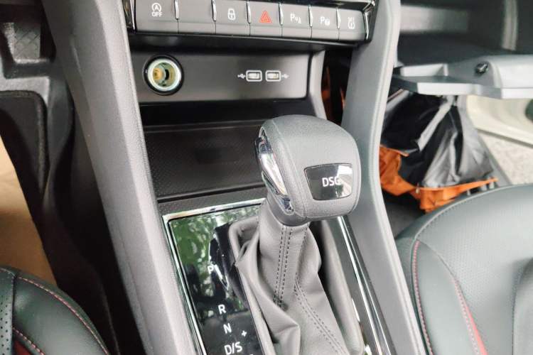 Used Skoda Karoq 2025 TSI280 Luxury Edition Gear Lever