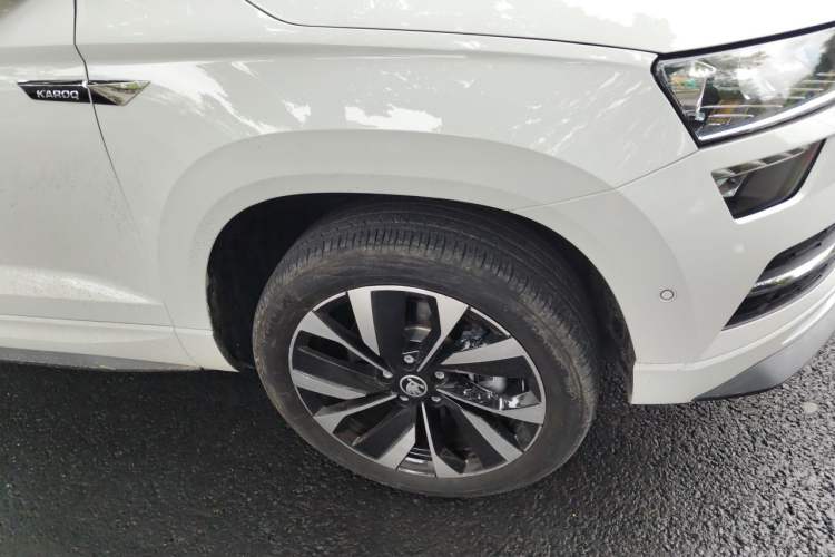 Used Skoda Karoq 2025 TSI280 Luxury Edition Right Front Wheel Hub