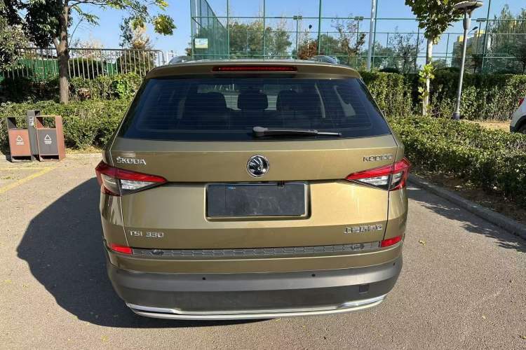 Used Skoda Kodiaq 2017 TSI330 7-Seater Two-Wheel-Drive Luxury Edition Exterior 4