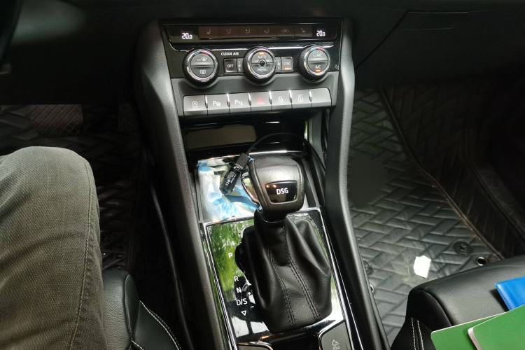 Used Skoda Kodiaq 2017 TSI380 7-Seater Four-Wheel-Drive Flagship Edition Gear Lever