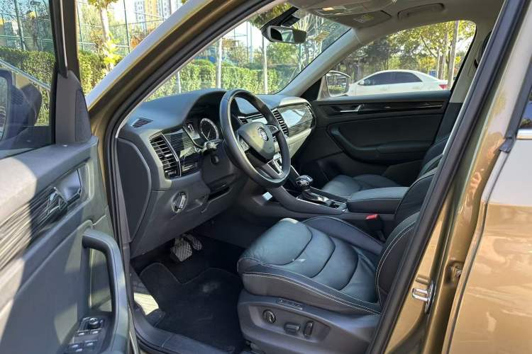 Used Skoda Kodiaq 2017 TSI330 7-Seater Two-Wheel-Drive Luxury Edition Interior 2