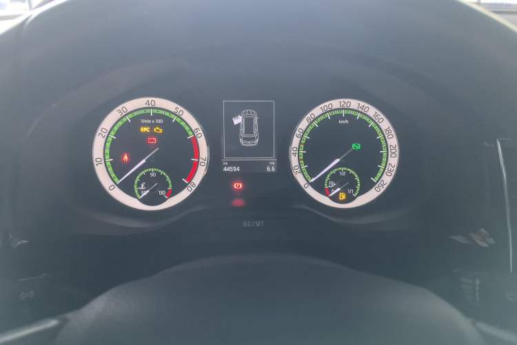 Used Skoda Kodiaq 2017 TSI330 7-Seater Two-Wheel-Drive Luxury Edition Odometer Close Up