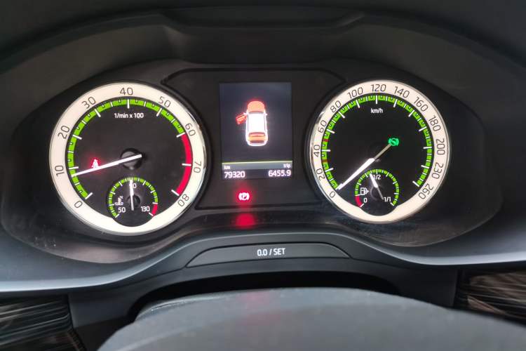Used Skoda Kodiaq 2017 TSI380 7-Seater Four-Wheel-Drive Flagship Edition Odometer Close Up