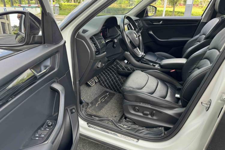 Used Skoda Kodiaq 2018 Restyled TSI330 7-Seater Two-Wheel Drive Luxury Tech Edition Interior 4