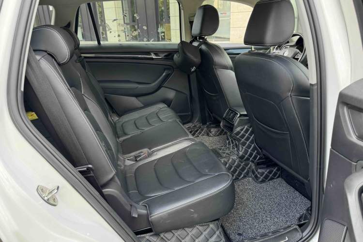 Used Skoda Kodiaq 2018 Restyled TSI330 7-Seater Two-Wheel Drive Luxury Tech Edition Interior 9