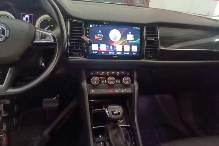 Used Skoda Kodiaq 2017 TSI330 7-Seater Two-Wheel-Drive Luxury Edition Audio And AC Panel