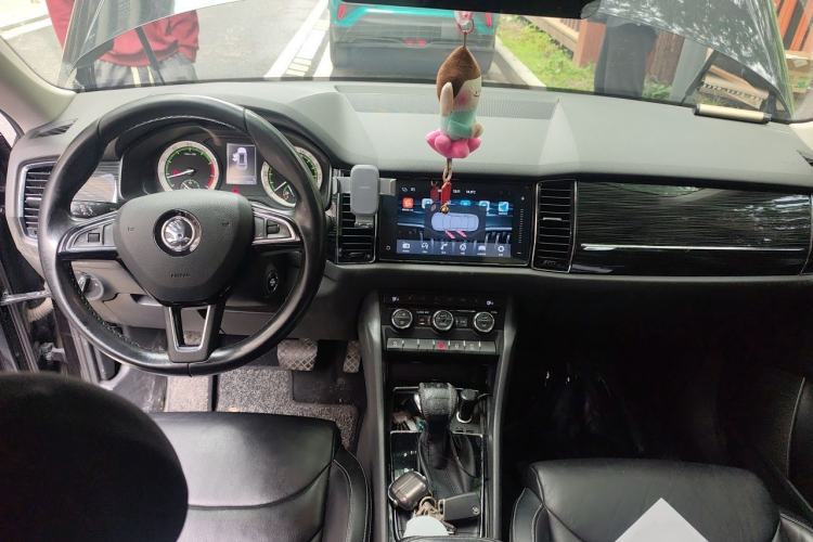 Used Skoda Kodiaq 2017 TSI330 7-Seater Two-Wheel-Drive Luxury Edition Center Console
