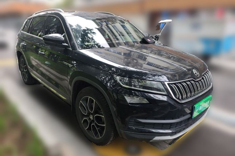 Used Skoda Kodiaq 2017 TSI330 7-Seater Two-Wheel-Drive Luxury Edition Front Right 45 Deg