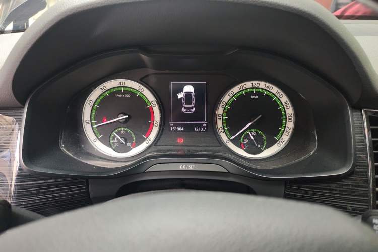 Used Skoda Kodiaq 2017 TSI330 7-Seater Two-Wheel-Drive Luxury Edition Odometer Close Up