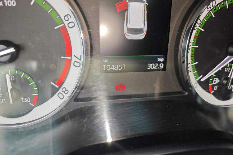 Used Skoda Kodiaq 2017 TSI380 7-Seater Four-Wheel-Drive Flagship Edition Odometer Close Up
