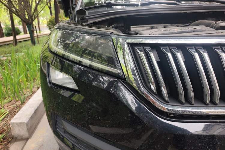 Used Skoda Kodiaq 2017 TSI330 7-Seater Two-Wheel-Drive Luxury Edition Right Front Headlight