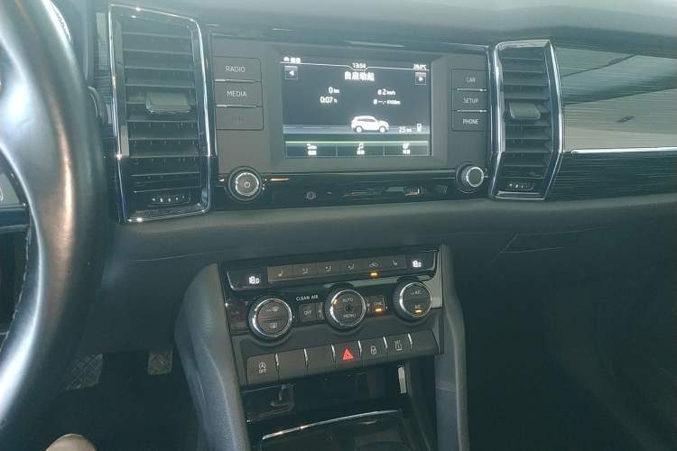 Used Skoda Kodiaq 2017 TSI330 7-Seater Two-Wheel-Drive Luxury Edition Audio And AC Panel