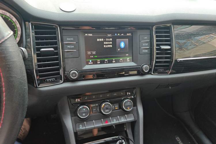 Used Skoda Kodiaq 2017 TSI330 7-Seater Two-Wheel-Drive Luxury Edition Audio And AC Panel