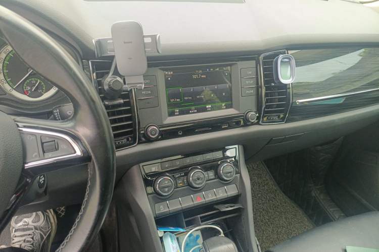 Used Skoda Kodiaq 2017 TSI330 7-Seater Two-Wheel-Drive Luxury Edition Audio And AC Panel