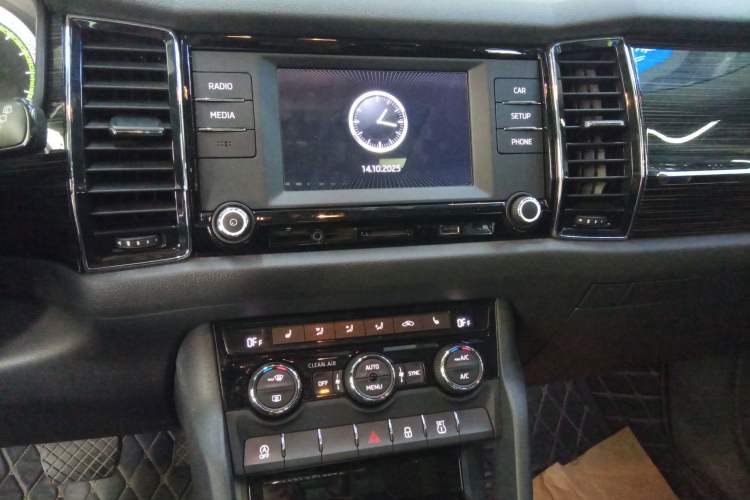 Used Skoda Kodiaq 2017 TSI330 7-Seater Two-Wheel-Drive Luxury Edition Audio And AC Panel