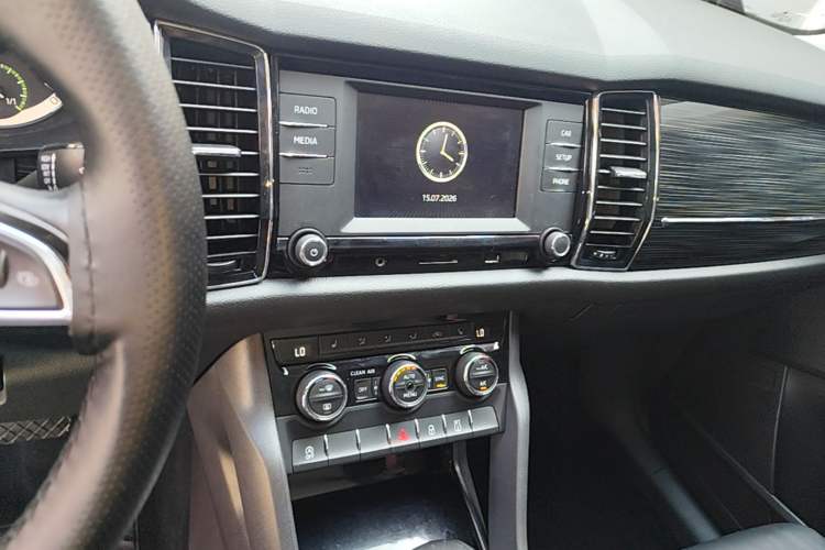 Used Skoda Kodiaq 2017 TSI330 7-Seater Two-Wheel-Drive Luxury Edition Audio And AC Panel