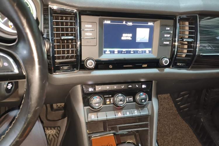 Used Skoda Kodiaq 2017 TSI330 7-Seater Two-Wheel-Drive Luxury Edition Audio And AC Panel