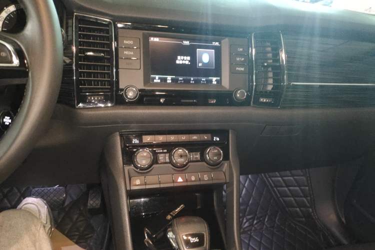Used Skoda Kodiaq 2017 TSI330 7-Seater Two-Wheel-Drive Luxury Edition Audio And AC Panel