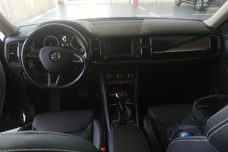 Used Skoda Kodiaq 2017 TSI330 7-Seater Two-Wheel-Drive Luxury Edition Center Console