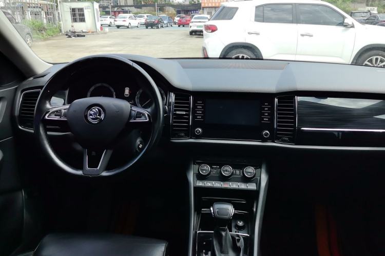Used Skoda Kodiaq 2017 TSI330 7-Seater Two-Wheel-Drive Luxury Tech Edition Center Console
