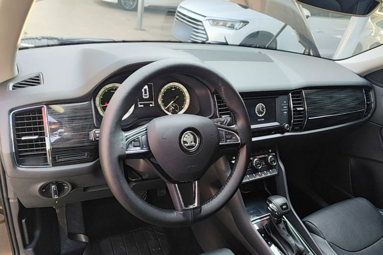 Used Skoda Kodiaq 2017 TSI330 7-Seater Two-Wheel-Drive Luxury Edition Center Console