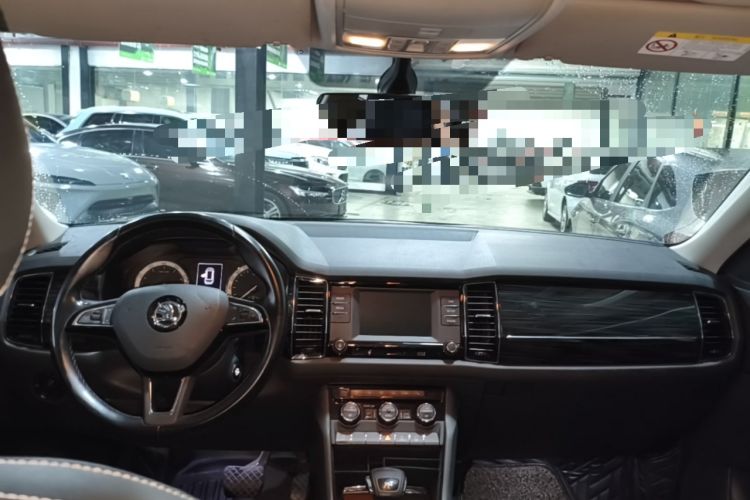 Used Skoda Kodiaq 2017 TSI330 7-Seater Two-Wheel-Drive Luxury Edition Center Console