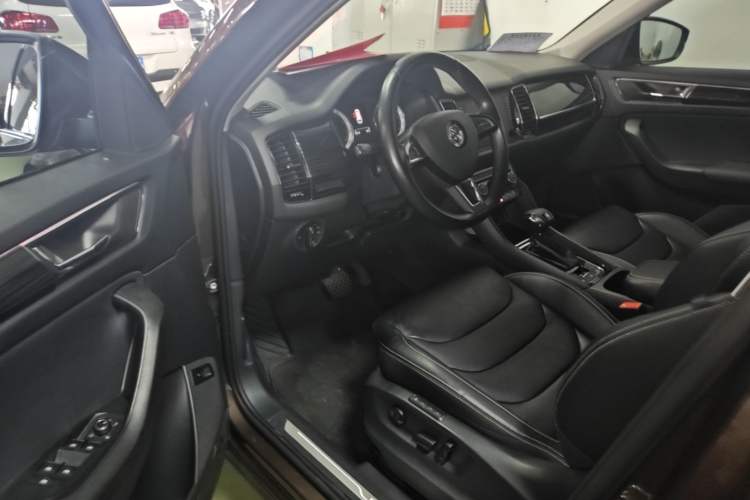 Used Skoda Kodiaq 2017 TSI330 7-Seater Two-Wheel-Drive Luxury Tech Edition Driver Seat