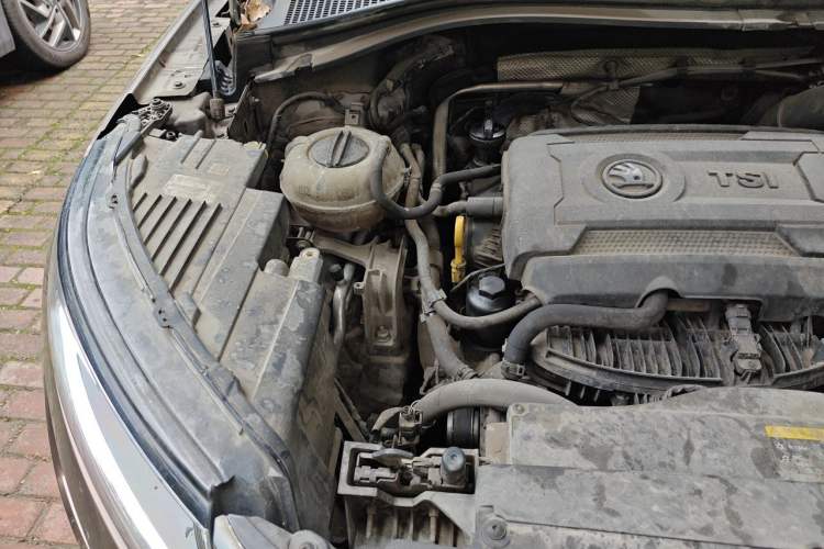 Used Skoda Kodiaq 2017 TSI330 7-Seater Two-Wheel-Drive Luxury Edition Engine Bay Right