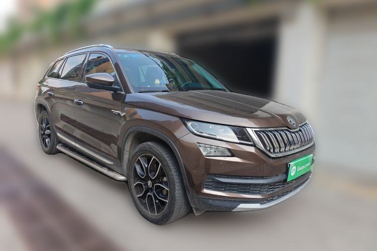 Used Skoda Kodiaq 2017 TSI330 7-Seater Two-Wheel-Drive Luxury Edition Front Right 45 Deg