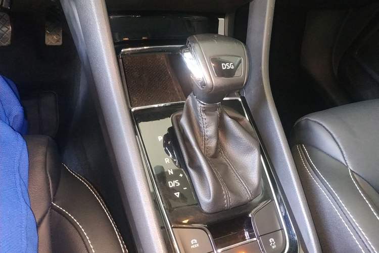 Used Skoda Kodiaq 2017 TSI330 7-Seater Two-Wheel-Drive Luxury Edition Gear Lever