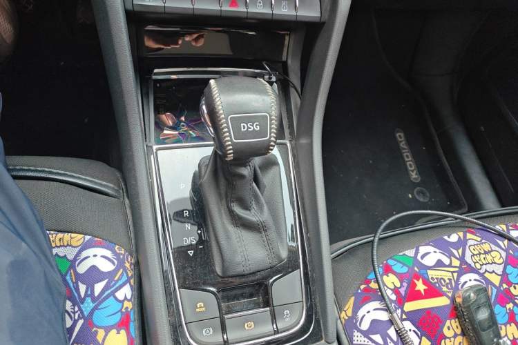 Used Skoda Kodiaq 2017 TSI330 7-Seater Two-Wheel-Drive Luxury Edition Gear Lever