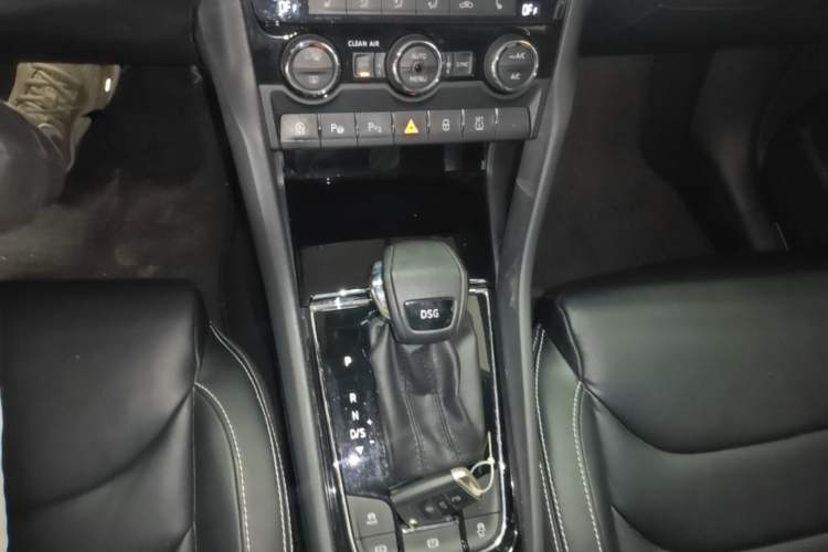Used Skoda Kodiaq 2017 TSI330 7-Seater Two-Wheel-Drive Luxury Tech Edition Gear Lever