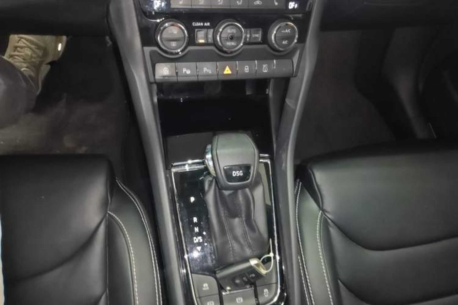 Used Skoda Kodiaq 2017 TSI330 7-Seater Two-Wheel-Drive Luxury Tech Edition Gear Lever